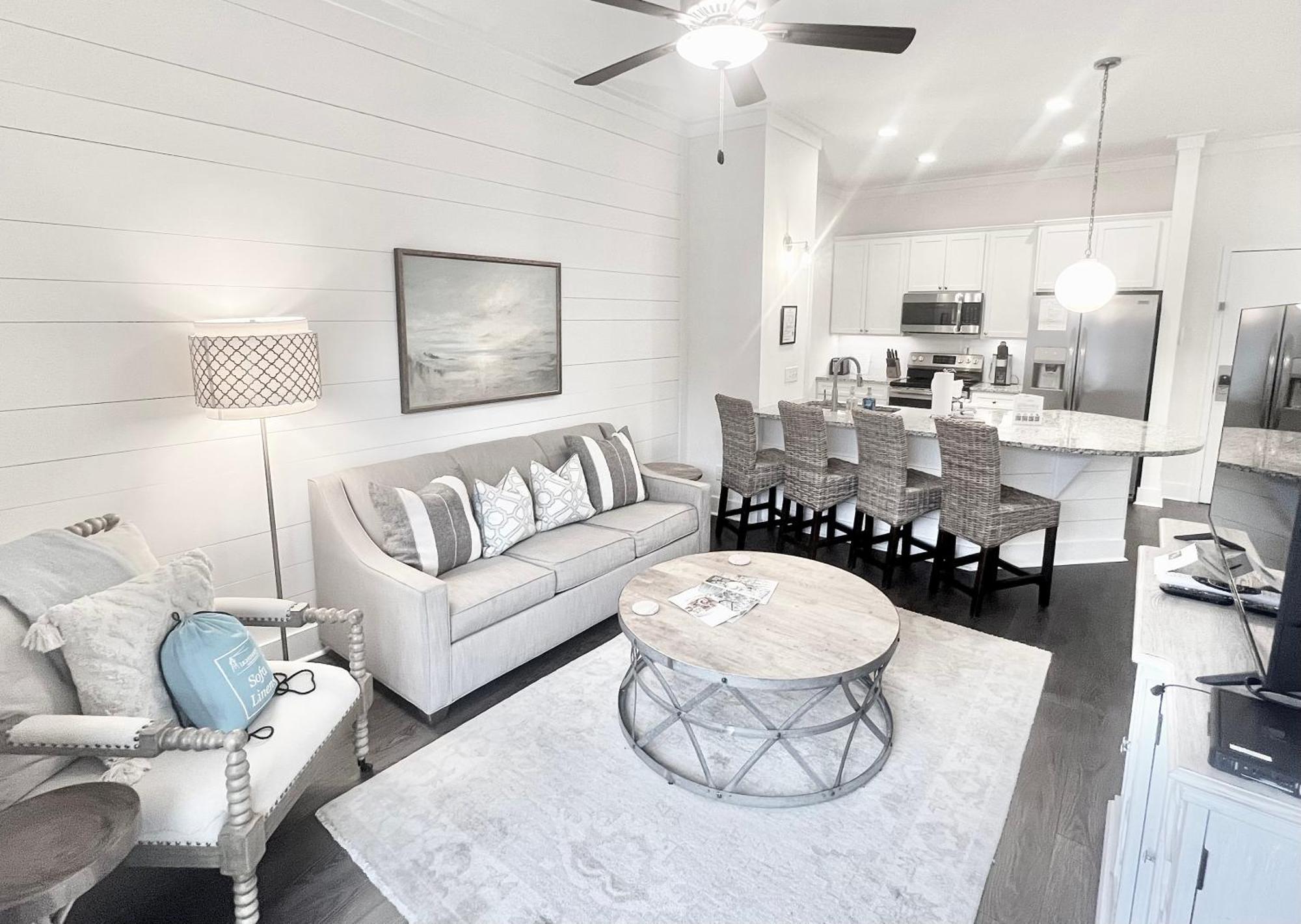 The Peachy Palm Luxurious Island Retreat Near The & Everything! Apartment